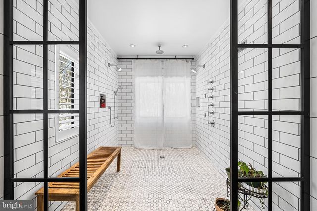 2800 HORSESHOE TRL, Chester Springs, PA 19425