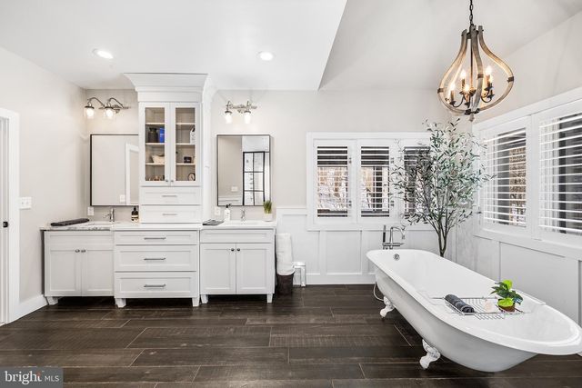 2800 HORSESHOE TRL, Chester Springs, PA 19425