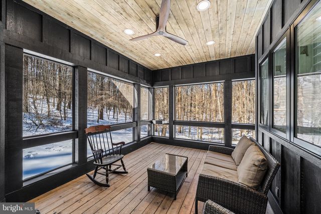 2800 HORSESHOE TRL, Chester Springs, PA 19425