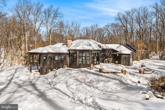 2800 HORSESHOE TRL, Chester Springs, PA 19425