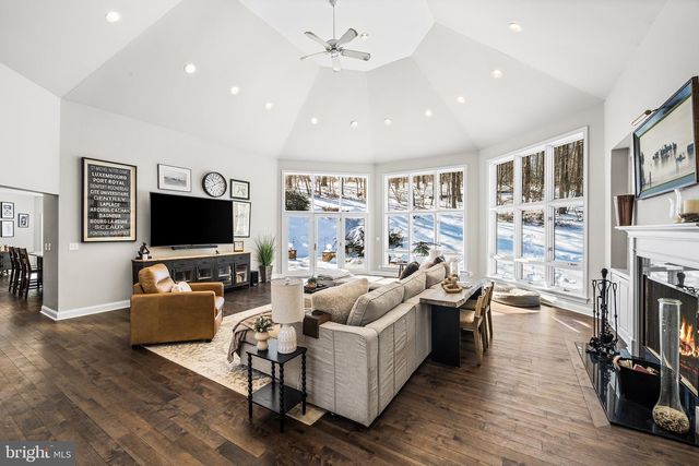 2800 HORSESHOE TRL, Chester Springs, PA 19425