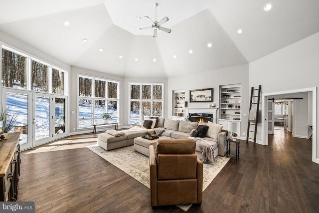 2800 HORSESHOE TRL, Chester Springs, PA 19425