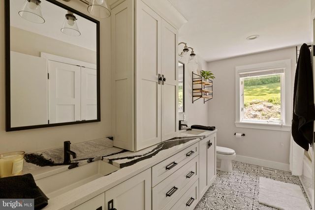 2800 HORSESHOE TRL, Chester Springs, PA 19425
