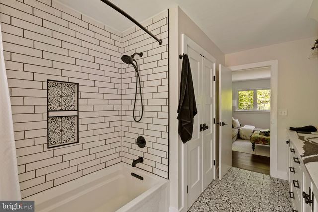 2800 HORSESHOE TRL, Chester Springs, PA 19425