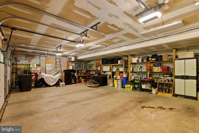 2800 HORSESHOE TRL, Chester Springs, PA 19425