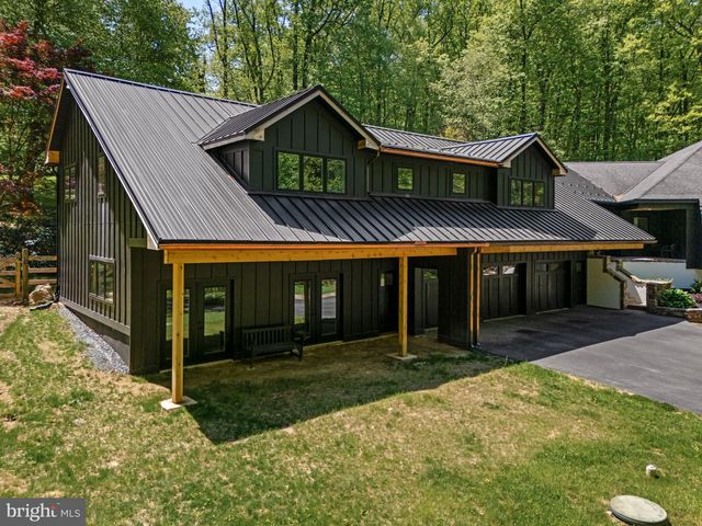 2800 HORSESHOE TRL, Chester Springs, PA 19425