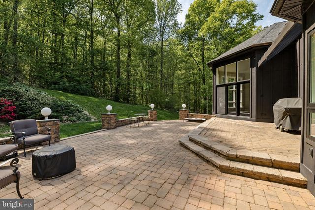 2800 HORSESHOE TRL, Chester Springs, PA 19425