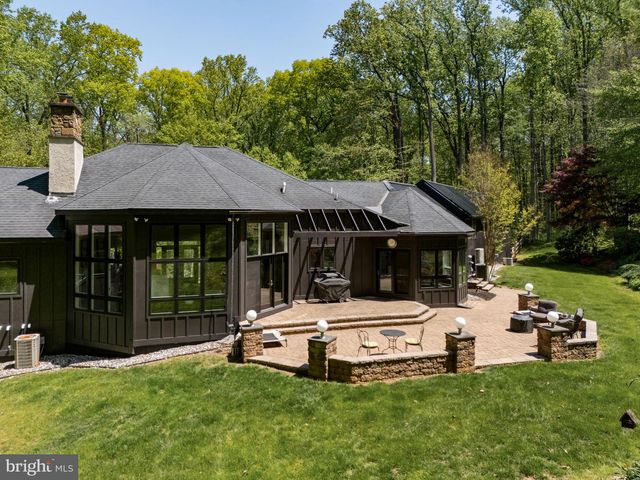 2800 HORSESHOE TRL, Chester Springs, PA 19425