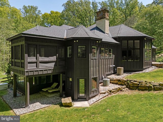 2800 HORSESHOE TRL, Chester Springs, PA 19425