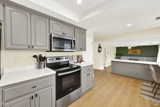 196 Caldwell Dr, Vacaville, CA 95687