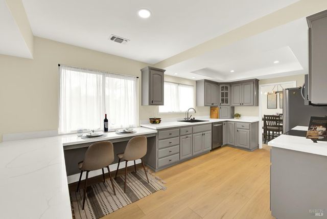 196 Caldwell Dr, Vacaville, CA 95687