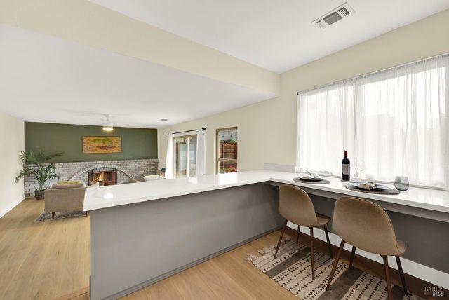 196 Caldwell Dr, Vacaville, CA 95687