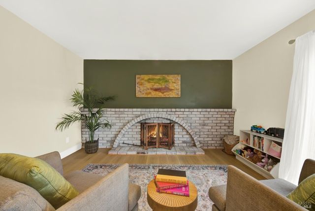 196 Caldwell Dr, Vacaville, CA 95687