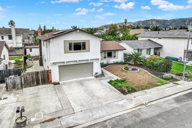 196 Caldwell Dr, Vacaville, CA 95687