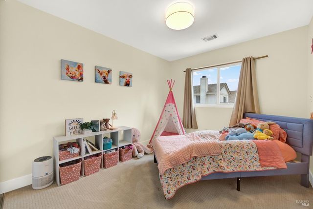 196 Caldwell Dr, Vacaville, CA 95687