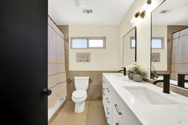 196 Caldwell Dr, Vacaville, CA 95687