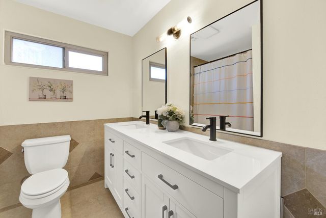 196 Caldwell Dr, Vacaville, CA 95687