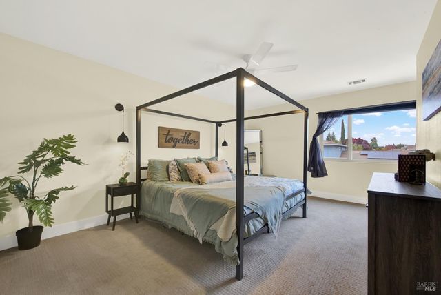 196 Caldwell Dr, Vacaville, CA 95687