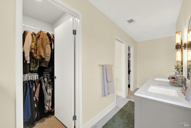 196 Caldwell Dr, Vacaville, CA 95687