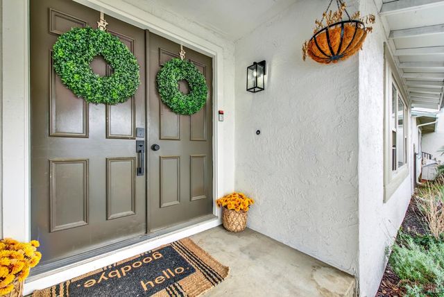 196 Caldwell Dr, Vacaville, CA 95687