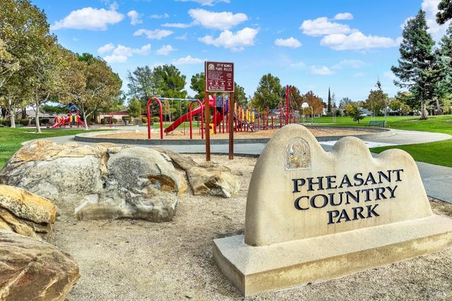 196 Caldwell Dr, Vacaville, CA 95687