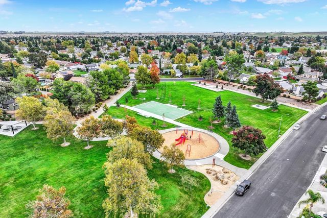 196 Caldwell Dr, Vacaville, CA 95687