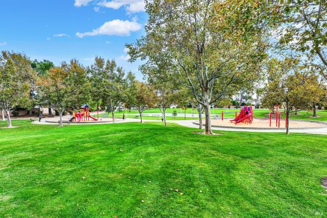 196 Caldwell Dr, Vacaville, CA 95687