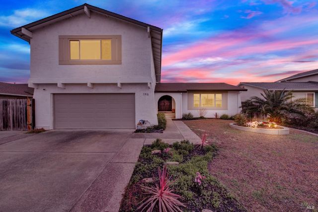 196 Caldwell Dr, Vacaville, CA 95687