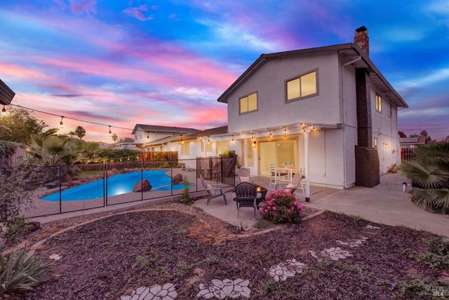 196 Caldwell Dr, Vacaville, CA 95687