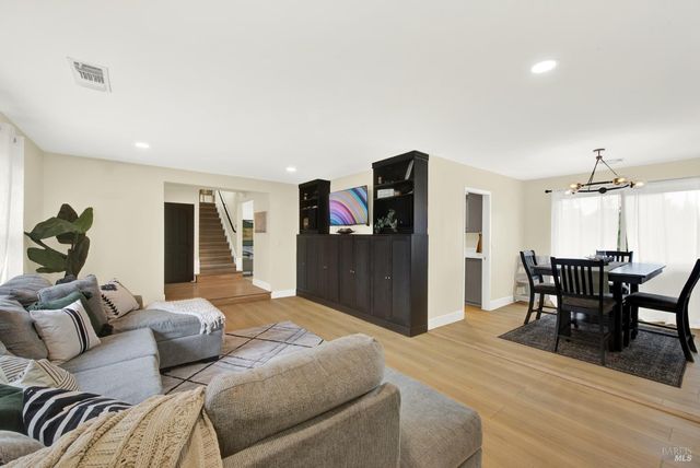 196 Caldwell Dr, Vacaville, CA 95687