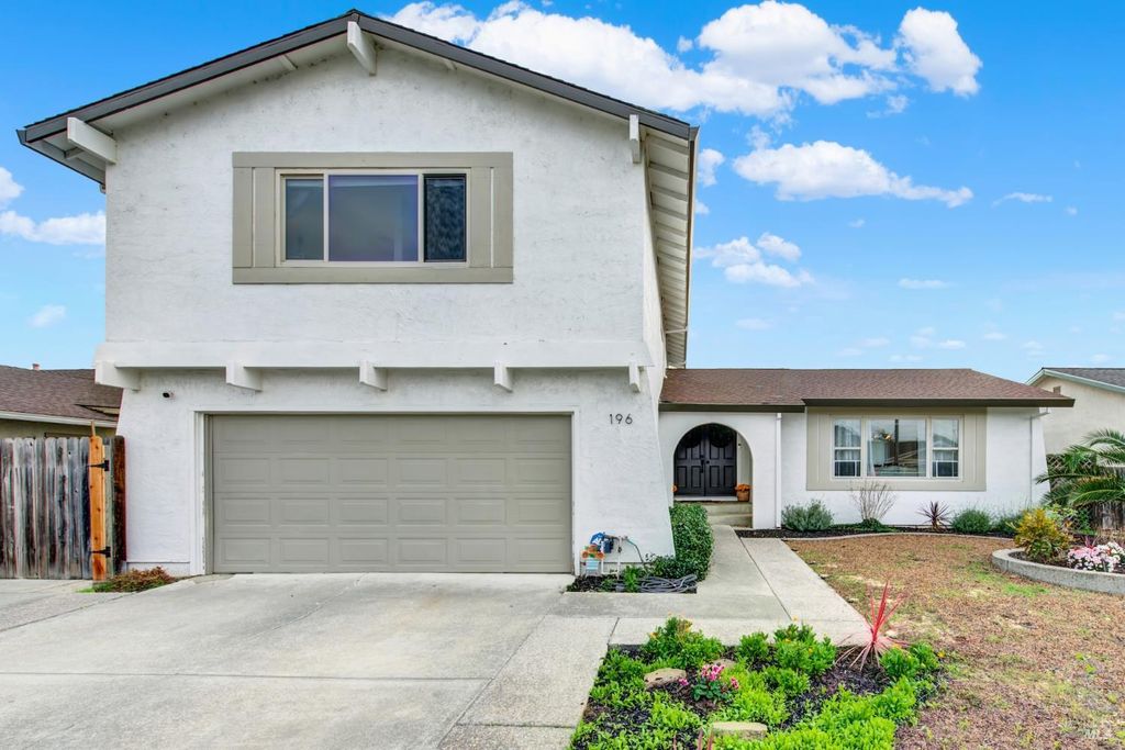 196 Caldwell Dr, Vacaville, CA 95687