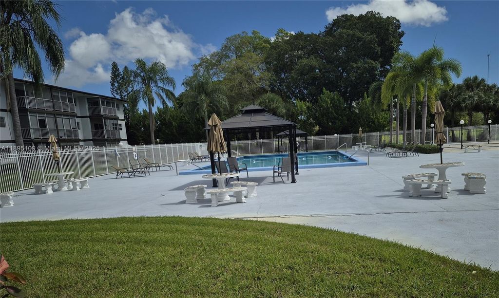 1201 Hillcrest Ct 302, Hollywood, FL 33021