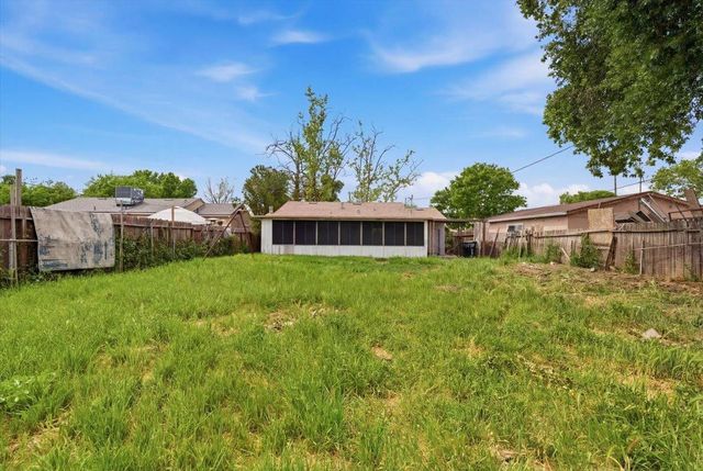 2436 Knoll St, Sacramento, CA 95815