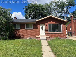28215 Couzens Avenue, Madison Heights, MI 48071