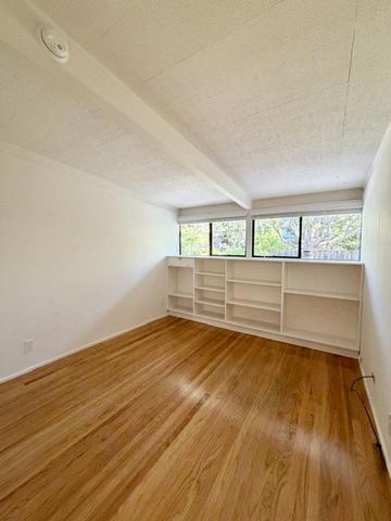 3271 Bryant Street, Palo Alto, CA 94306