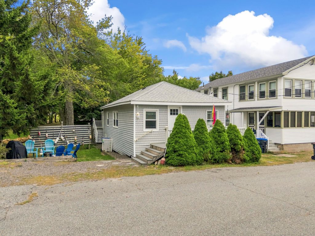 28 Seacliff Avenue, Old Orchard Beach, ME 04064 — photo 2