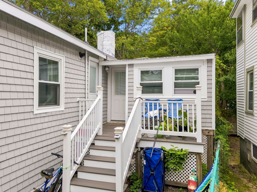 28 Seacliff Avenue, Old Orchard Beach, ME 04064 — photo 4