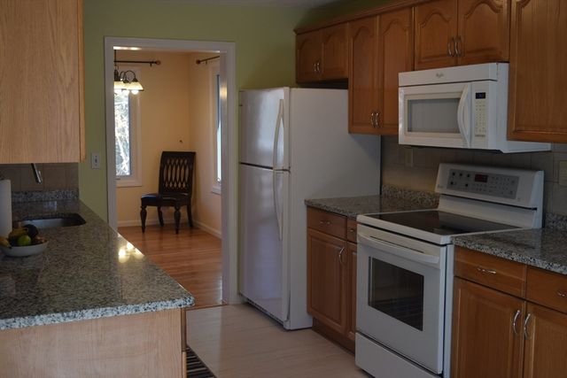 11 Hilltop Ln 11, Easton, MA 02375