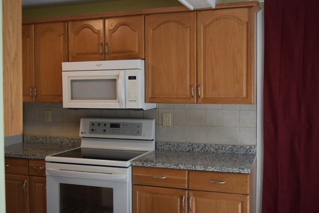 11 Hilltop Ln 11, Easton, MA 02375