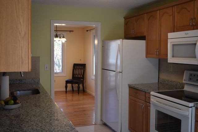 11 Hilltop Ln 11, Easton, MA 02375