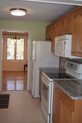 11 Hilltop Ln 11, Easton, MA 02375