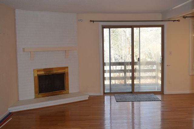11 Hilltop Ln 11, Easton, MA 02375