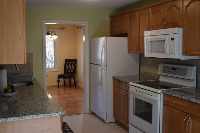 11 Hilltop Ln 11, Easton, MA 02375