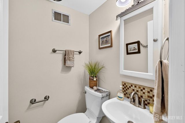 35 Mitchell Avenue, Piscataway, NJ 08854
