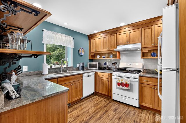 35 Mitchell Avenue, Piscataway, NJ 08854