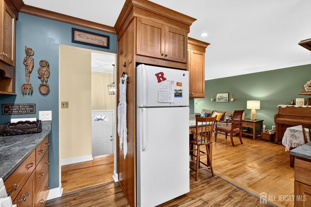 35 Mitchell Avenue, Piscataway, NJ 08854