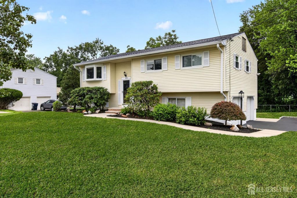 35 Mitchell Avenue, Piscataway, NJ 08854