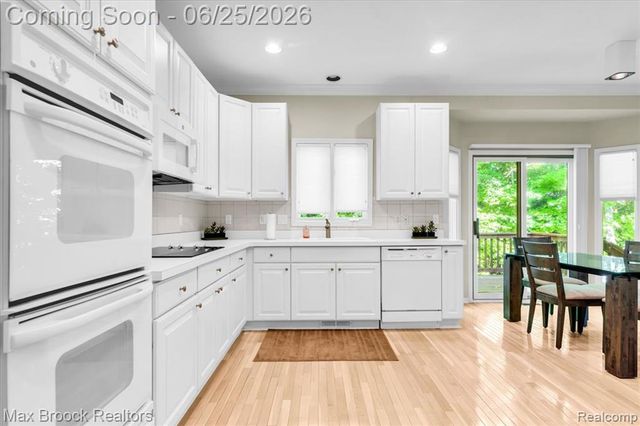 7330 Crackling Creek Circle 4, West Bloomfield, MI 48322