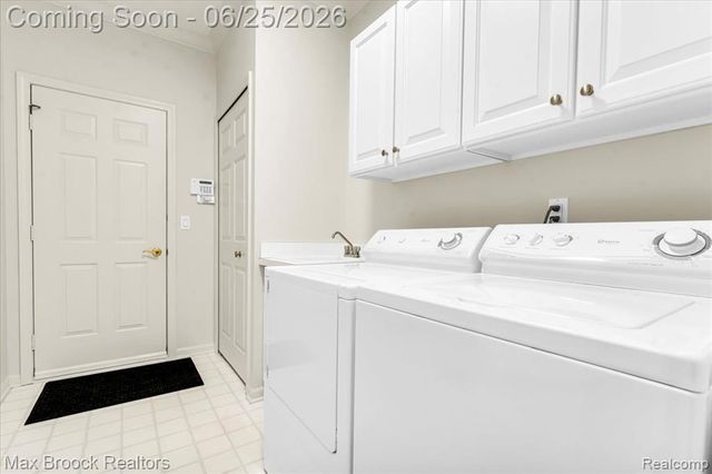 7330 Crackling Creek Circle 4, West Bloomfield, MI 48322