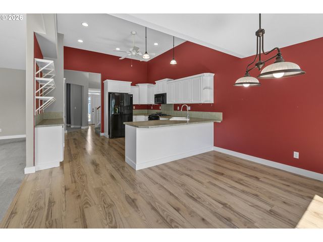 1641 E HEITMAN Ave, La Center, WA 98629